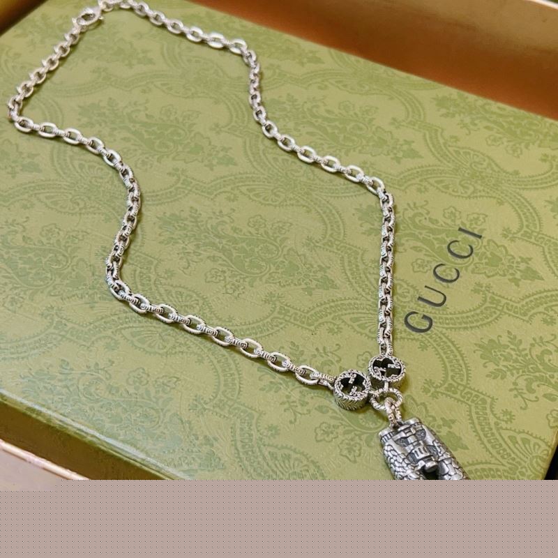 G*u*i necklaces